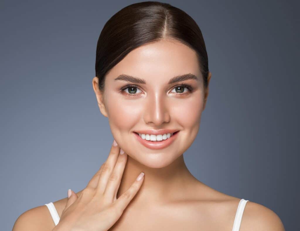 beauty woman healthy teeth smile healthy beautiful 2021 08 27 23 35 52 utc scaled e1698640850662